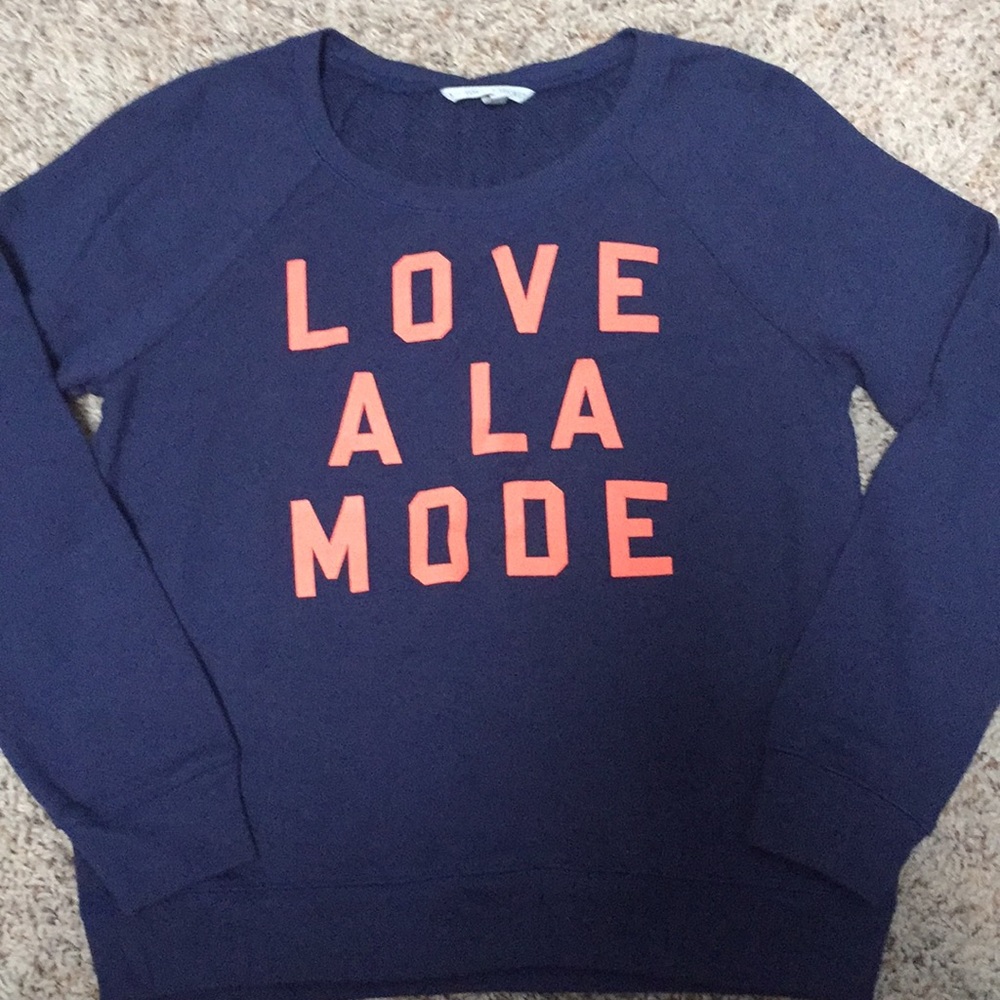VICTORIA"S SECRET SWEATSHIRT - NWT